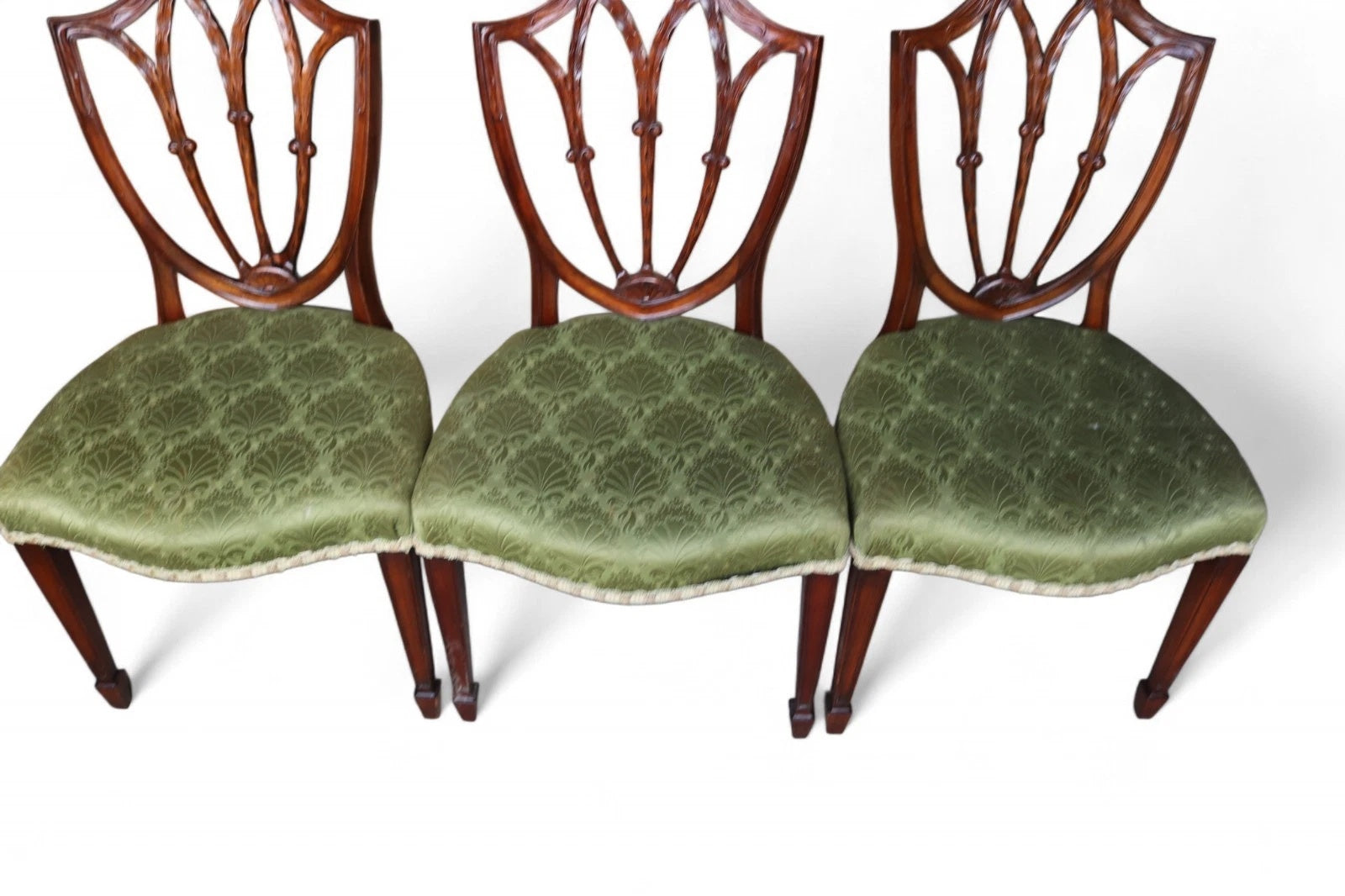Share Vintage Set Of 8 Mahogany Hepplewhite Style Shield Back Dining Chairs