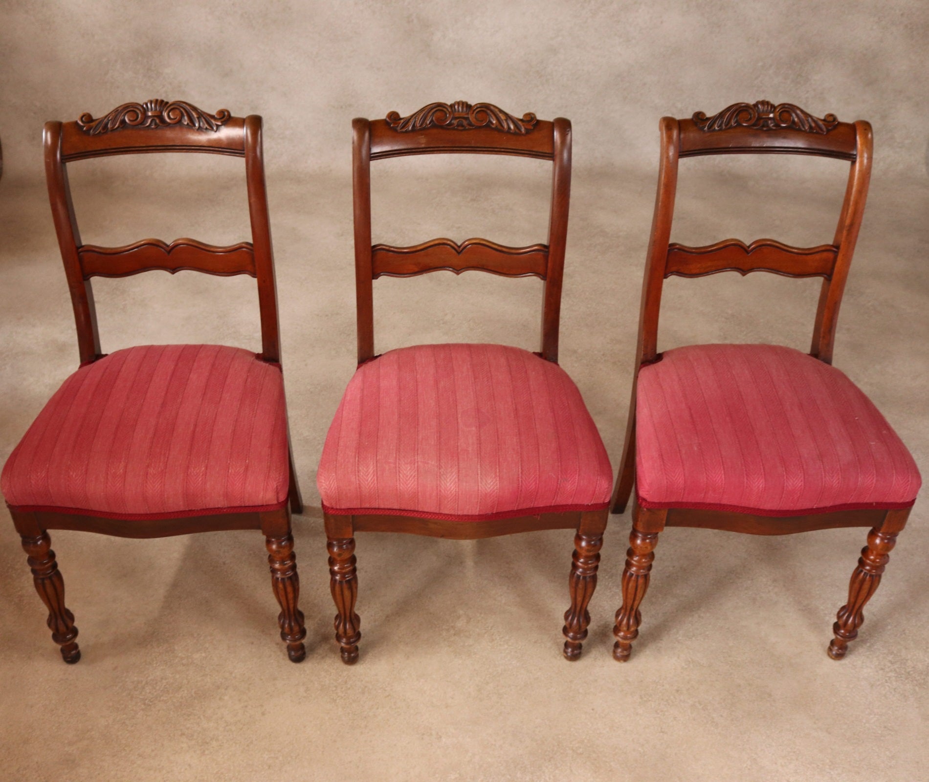 Set of 6 Late Victorian Antique Walnut Dining Chairs with Carved Crest Rails