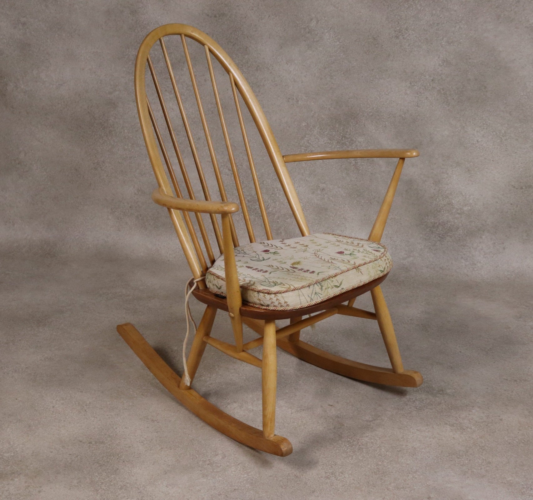 Vintage Ercol Windsor Quaker Rocking Chair - Model 428 - Blonde