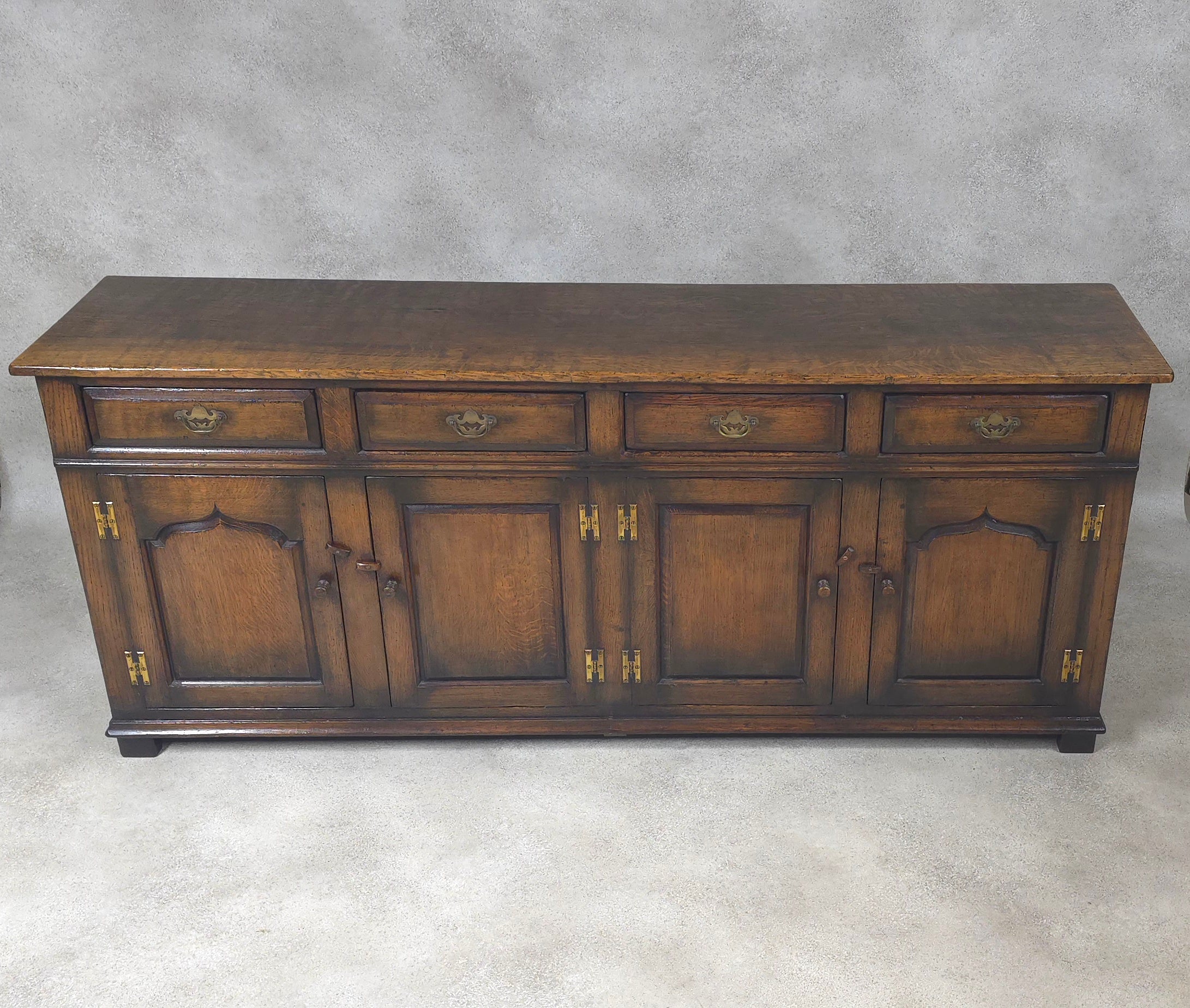 Large Handcrafted Titchmarsh & Goodwin Solid Oak 4-Door Sideboard Dresser Base Ogee Panel