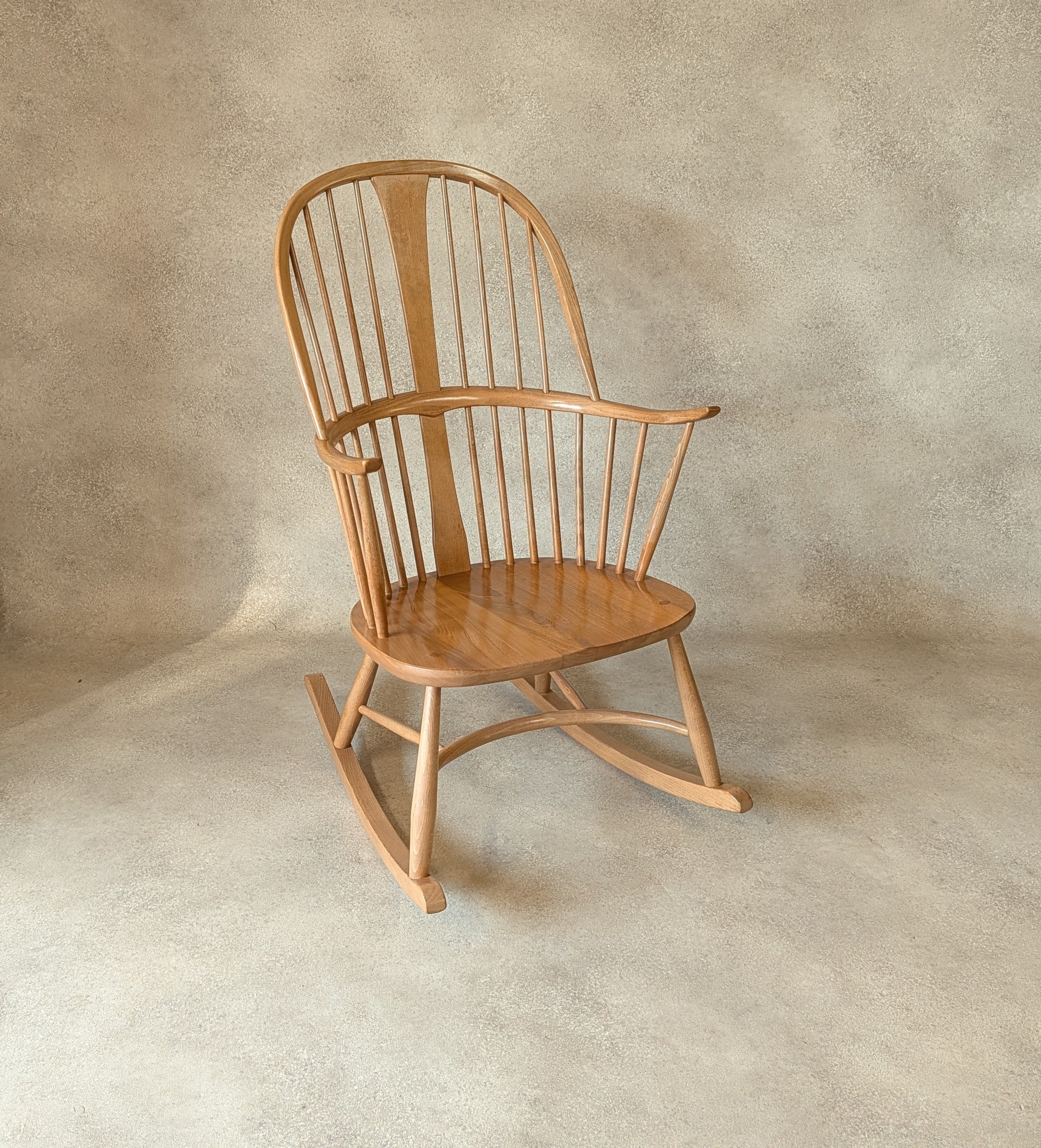 Ercol Chairmakers Rocking Chair With Crinoline Stretcher - Light Ash