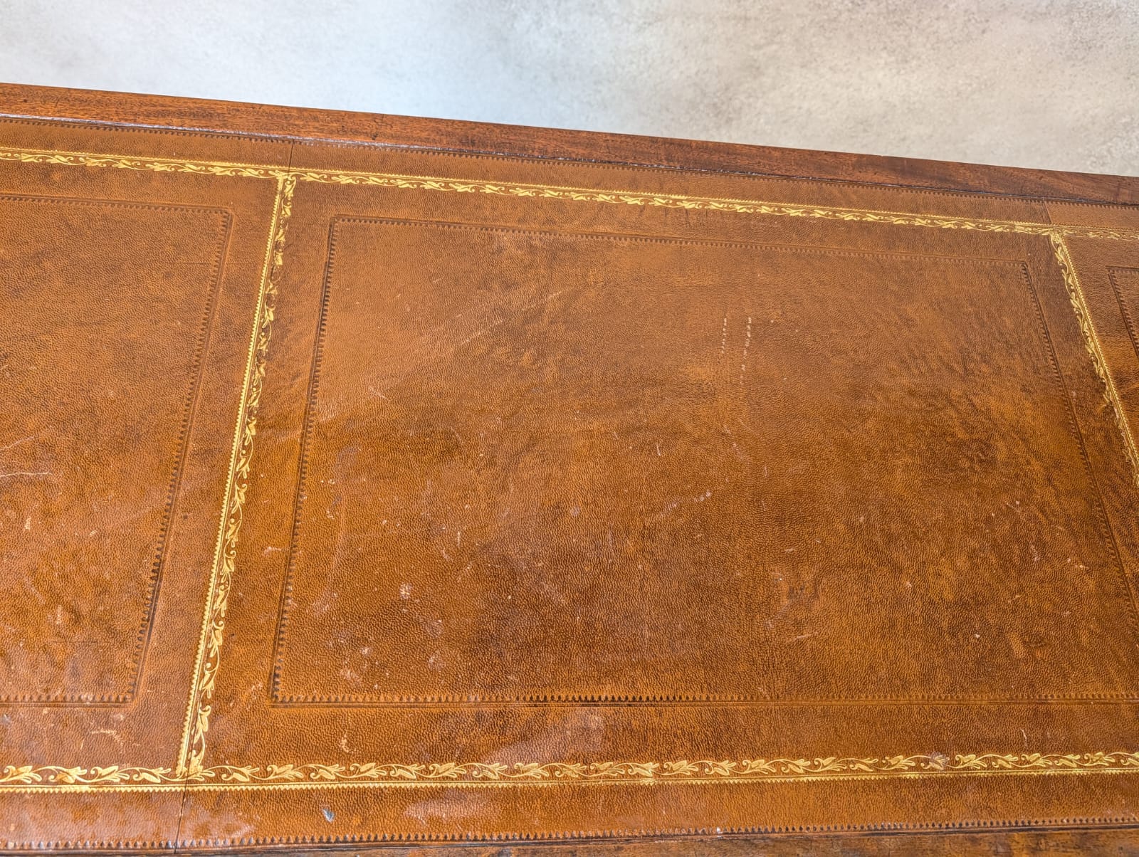 Antique Victorian Burr Walnut & Fiddleback Kneehole Desk With Bobbin Legs c.1890