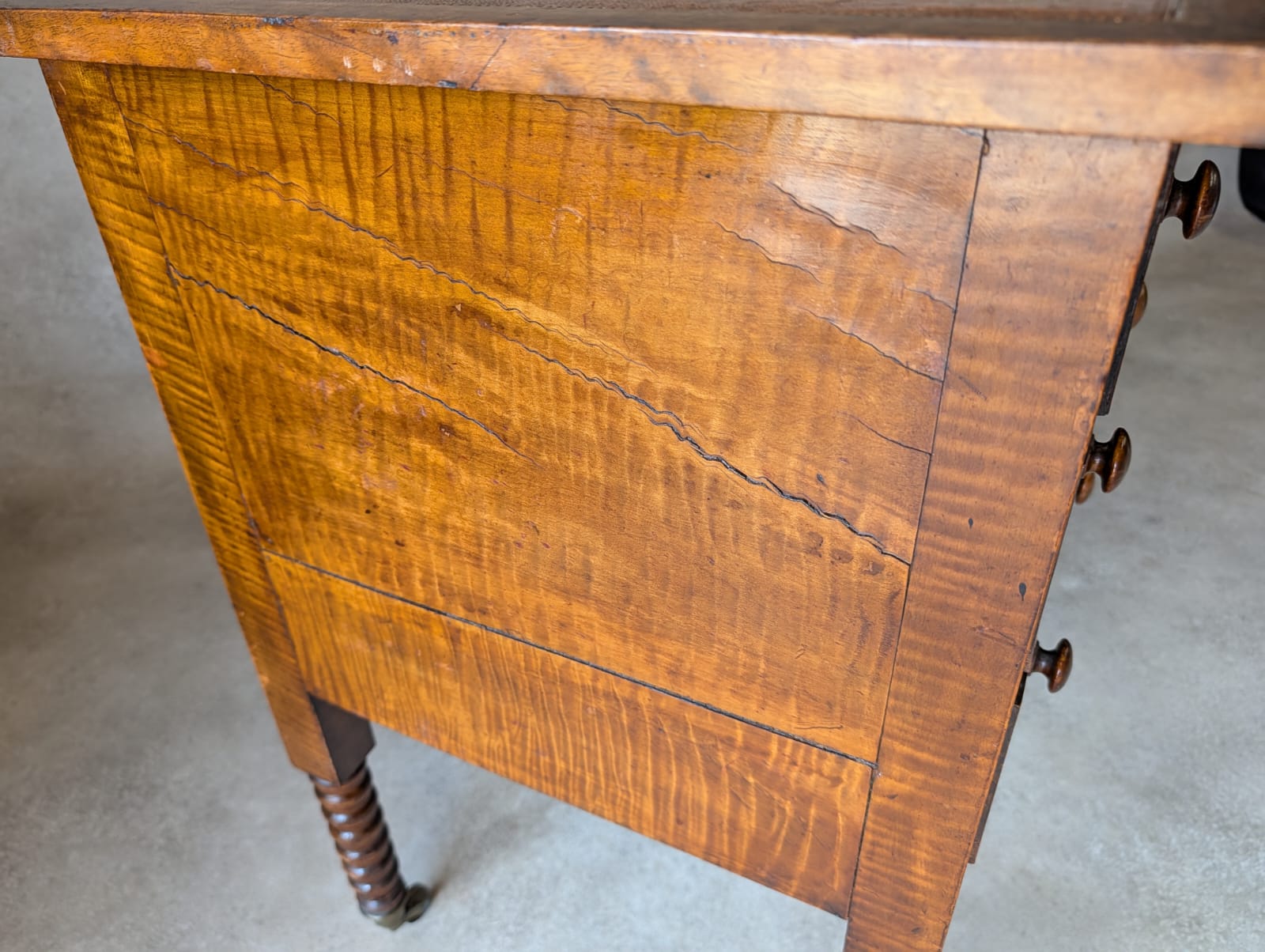 Antique Victorian Burr Walnut & Fiddleback Kneehole Desk With Bobbin Legs c.1890