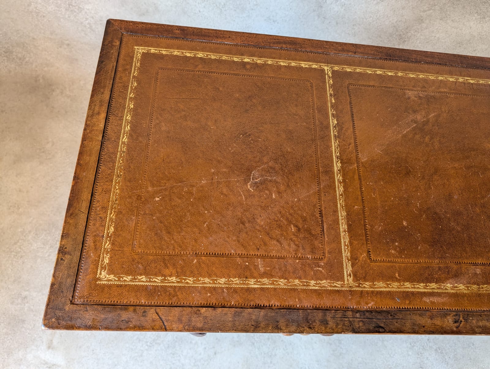 Antique Victorian Burr Walnut & Fiddleback Kneehole Desk With Bobbin Legs c.1890