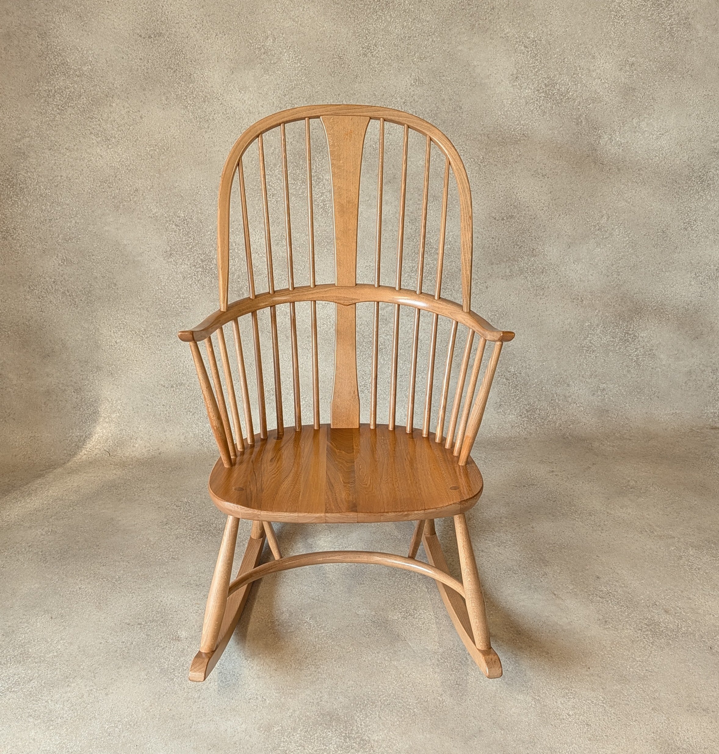 Ercol Chairmakers Rocking Chair With Crinoline Stretcher - Light Ash