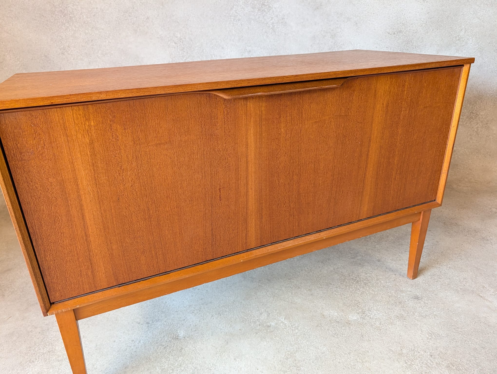 Mid Century Dynatron Teak Record Cabinet /Vinyl LP Storage Media Cupboard 1960s