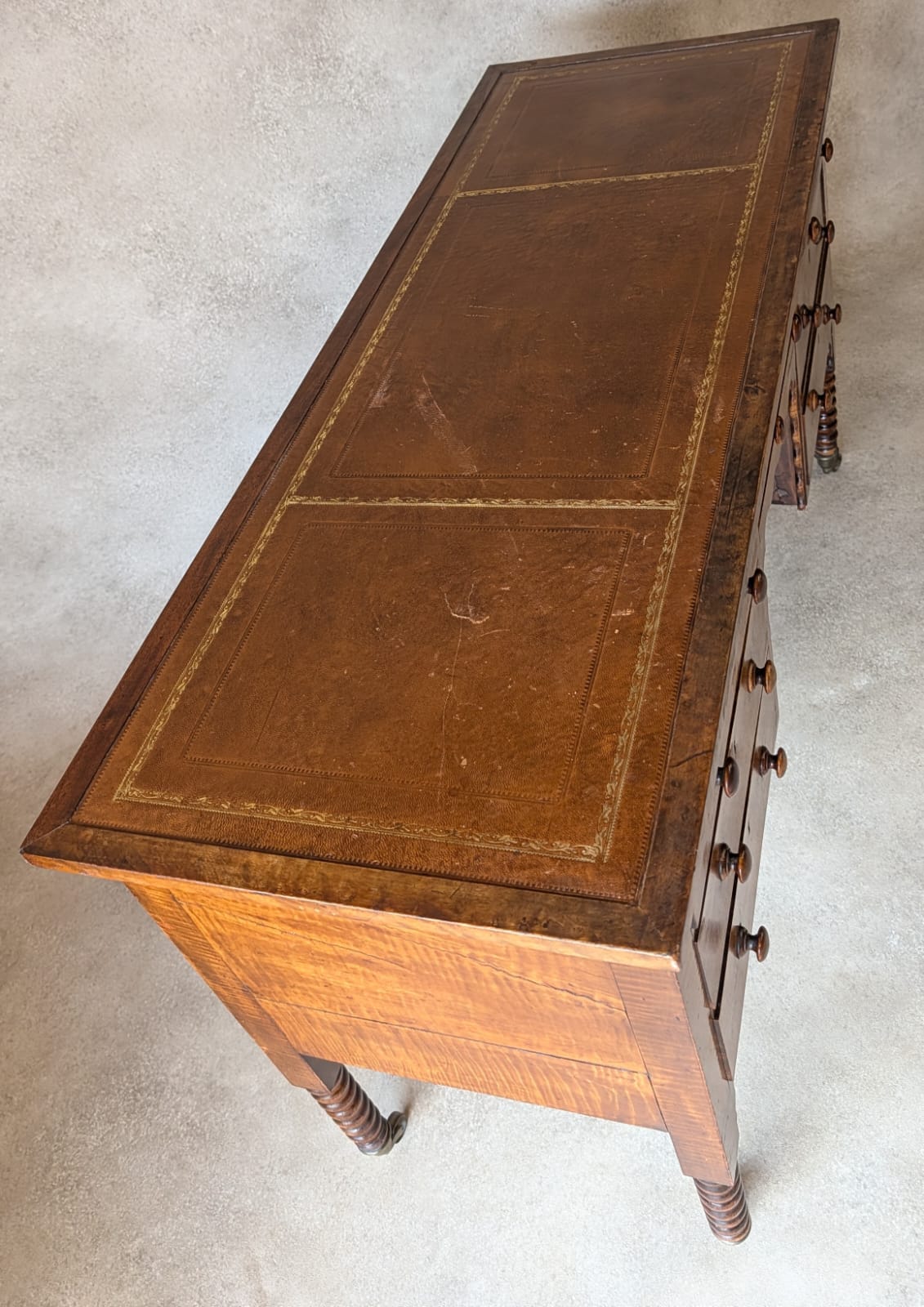 Antique Victorian Burr Walnut & Fiddleback Kneehole Desk With Bobbin Legs c.1890