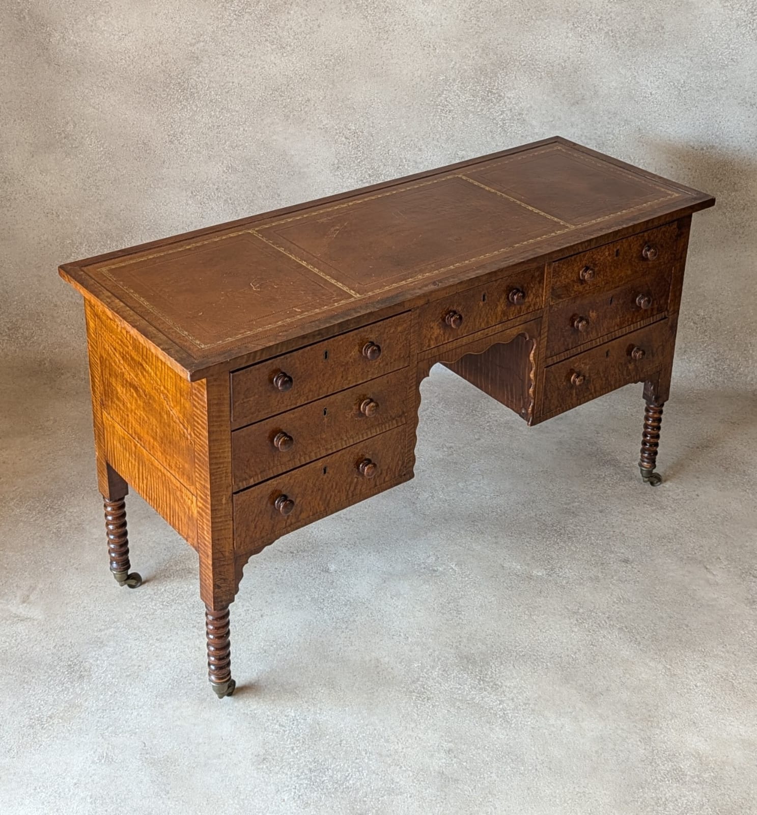 Antique Victorian Burr Walnut & Fiddleback Kneehole Desk With Bobbin Legs c.1890