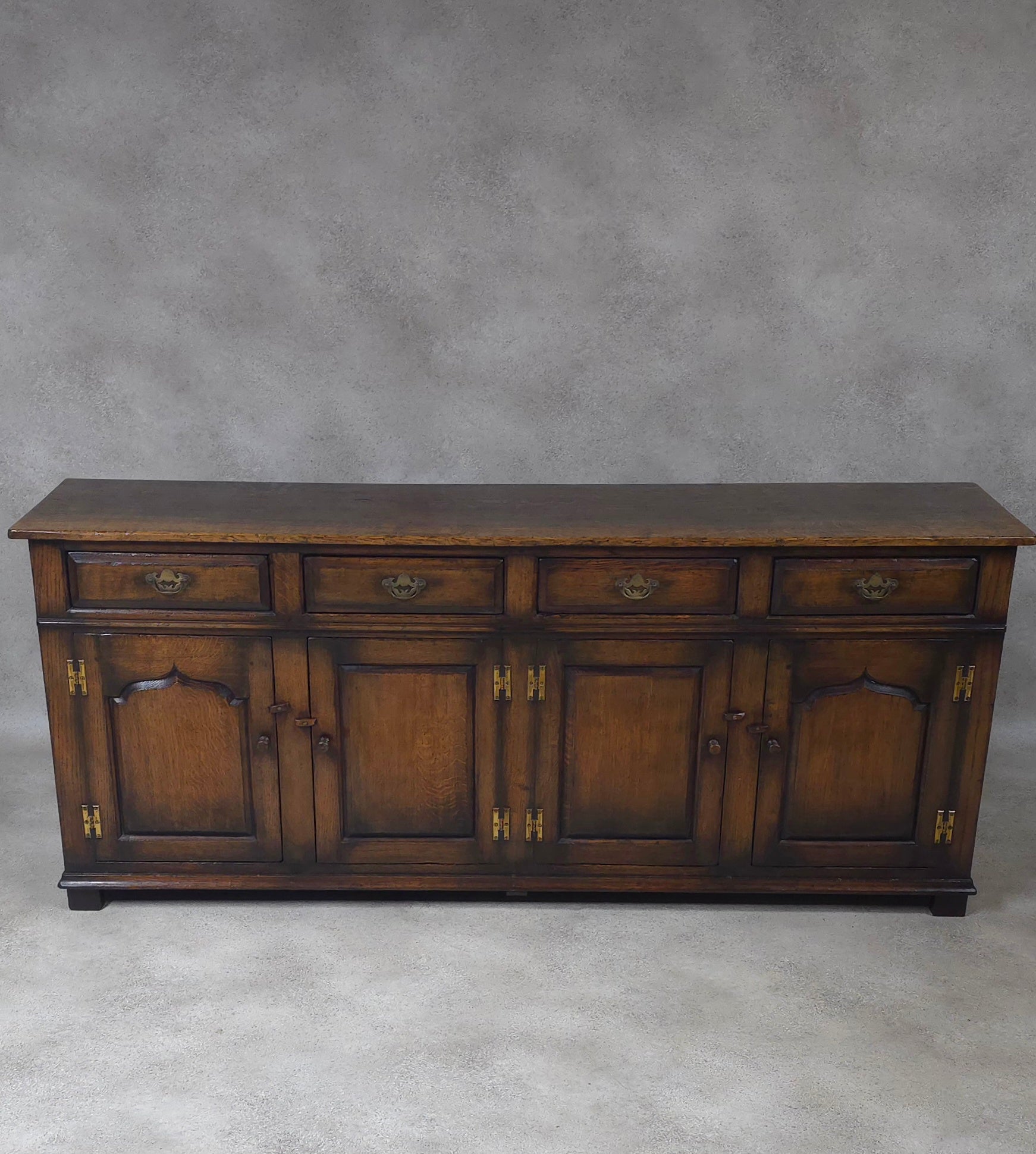 Large Handcrafted Titchmarsh & Goodwin Solid Oak 4-Door Sideboard Dresser Base Ogee Panel