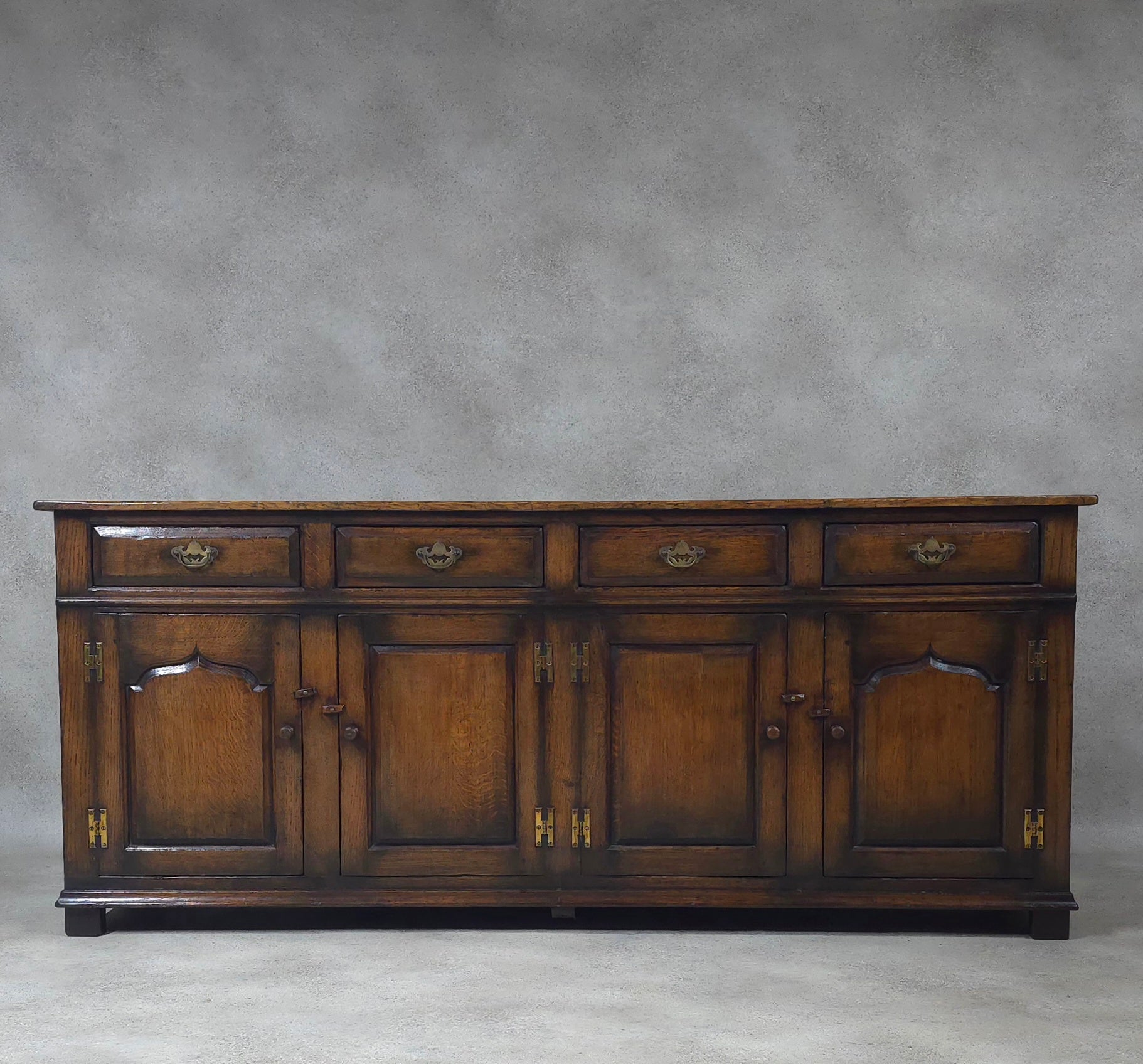 Large Handcrafted Titchmarsh & Goodwin Solid Oak 4-Door Sideboard Dresser Base Ogee Panel