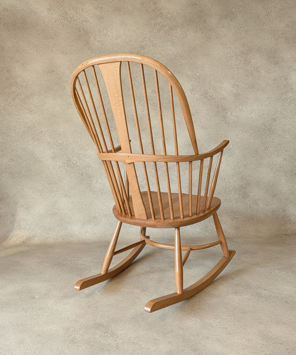 Ercol Chairmakers Rocking Chair With Crinoline Stretcher - Light Ash