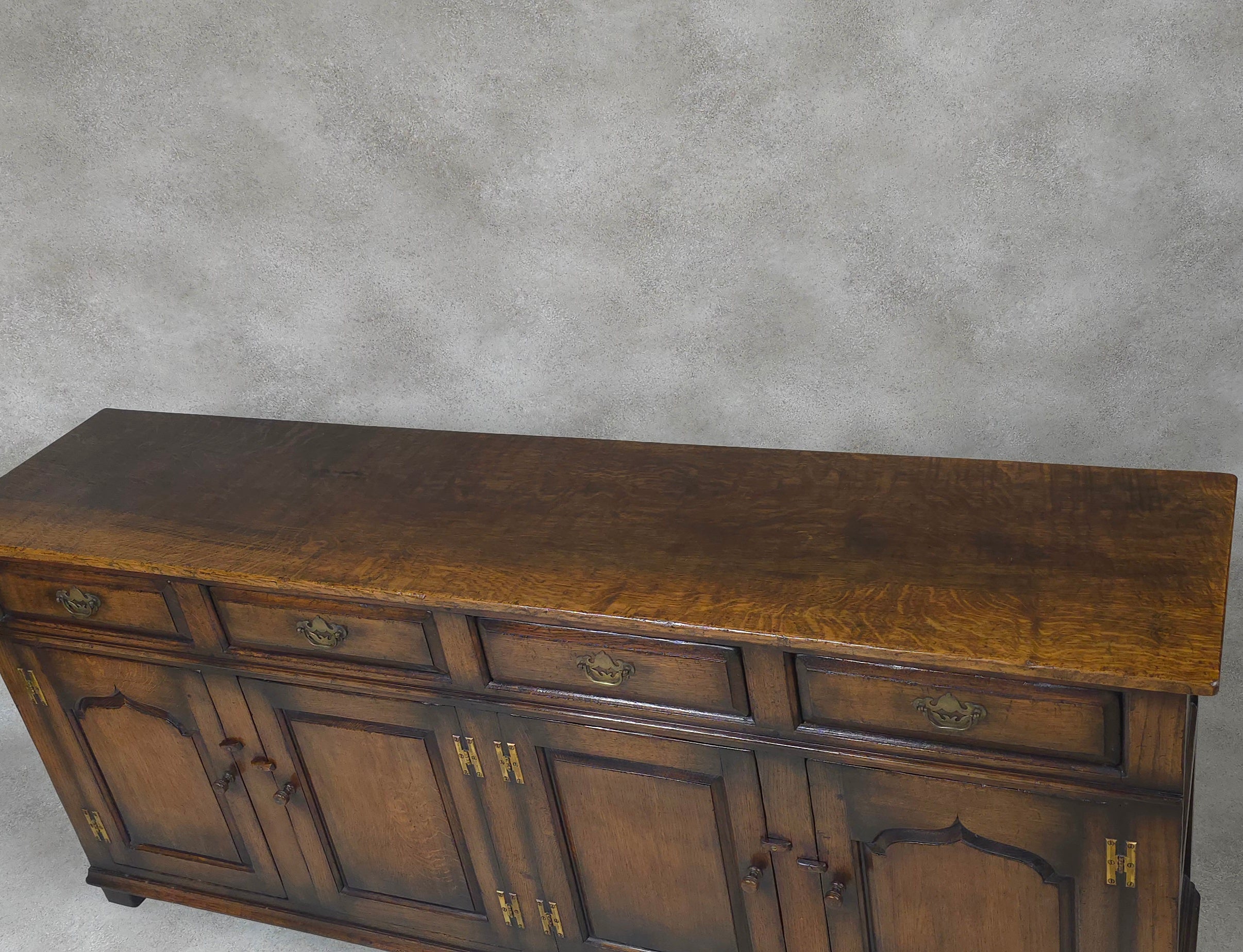Large Handcrafted Titchmarsh & Goodwin Solid Oak 4-Door Sideboard Dresser Base Ogee Panel