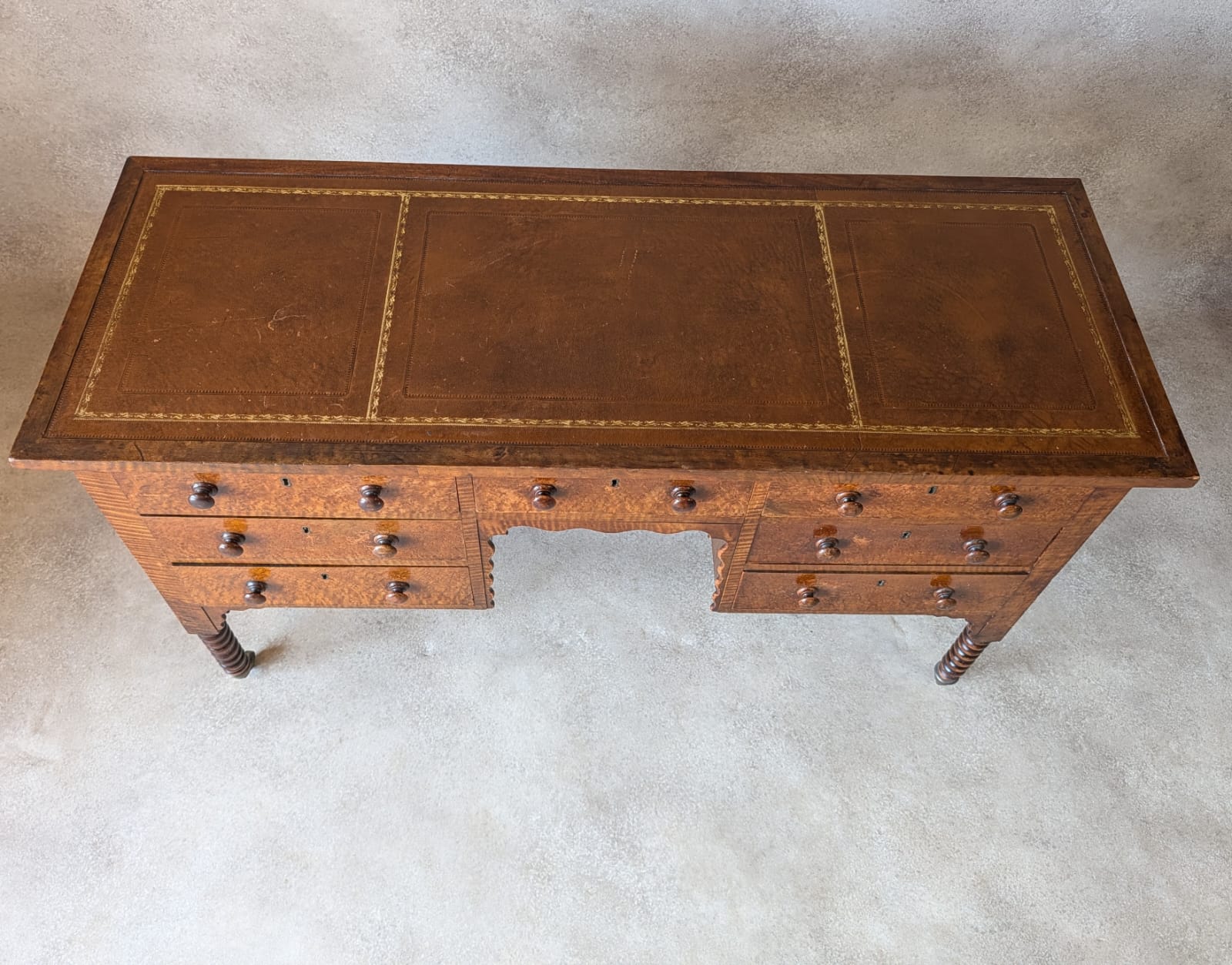 Antique Victorian Burr Walnut & Fiddleback Kneehole Desk With Bobbin Legs c.1890