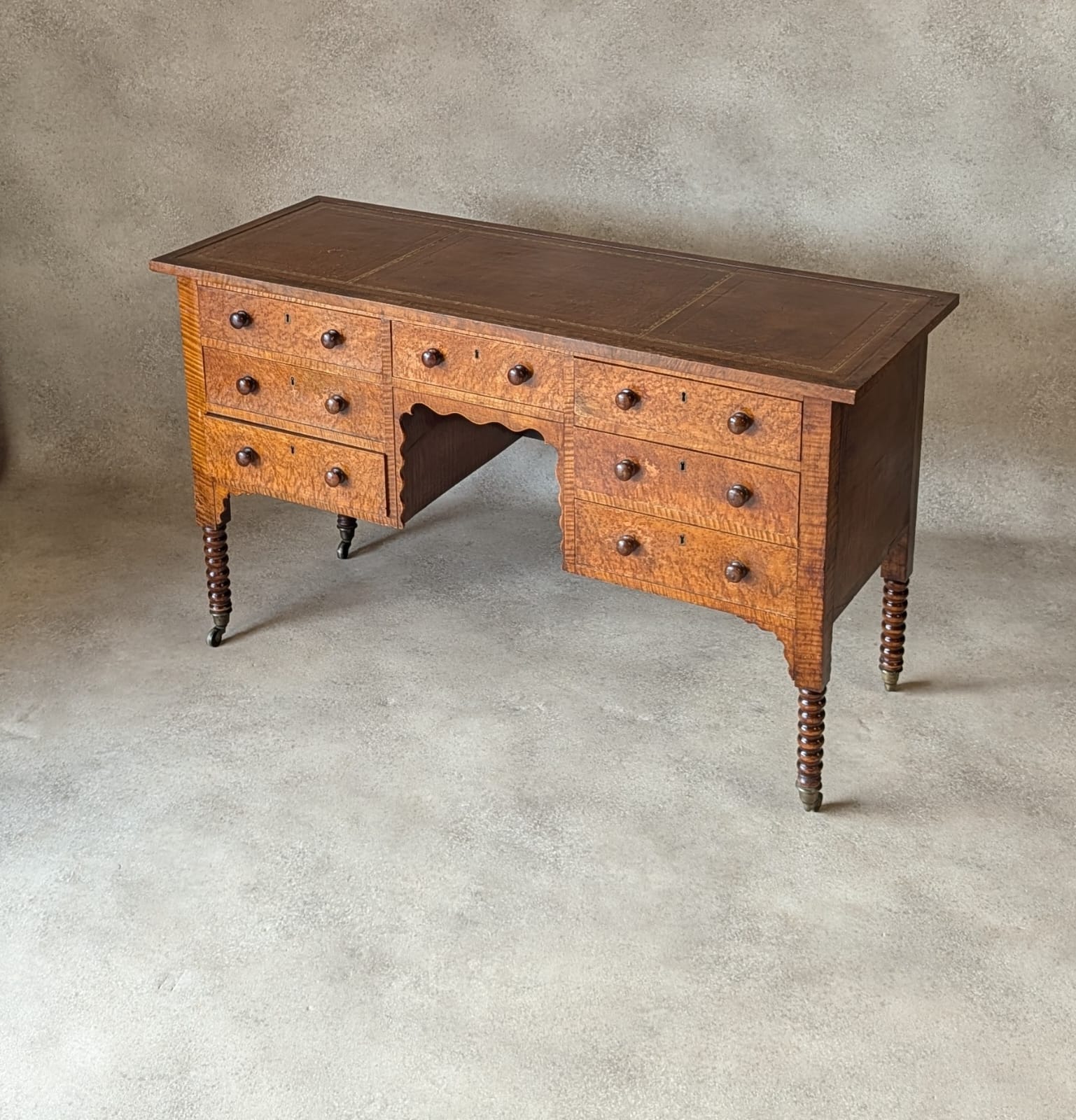 Antique Victorian Burr Walnut & Fiddleback Kneehole Desk With Bobbin Legs c.1890