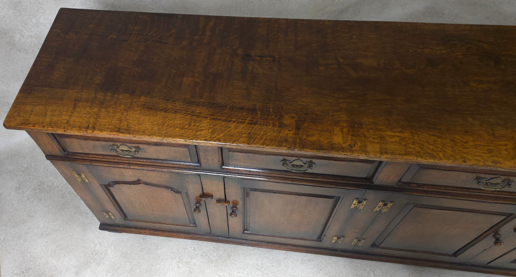 Large Handcrafted Titchmarsh & Goodwin Solid Oak 4-Door Sideboard Dresser Base Ogee Panel