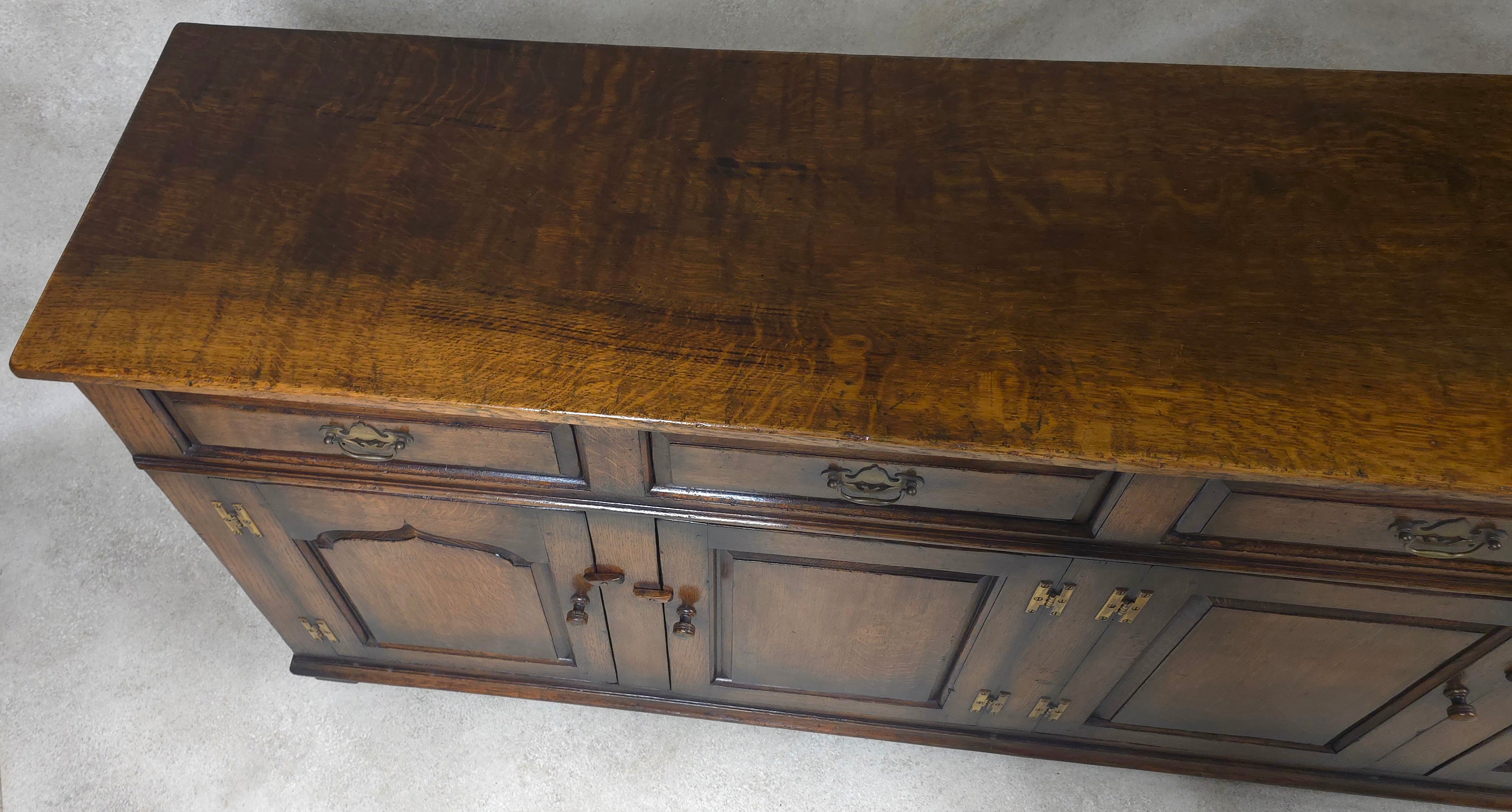 Large Handcrafted Titchmarsh & Goodwin Solid Oak 4-Door Sideboard Dresser Base Ogee Panel