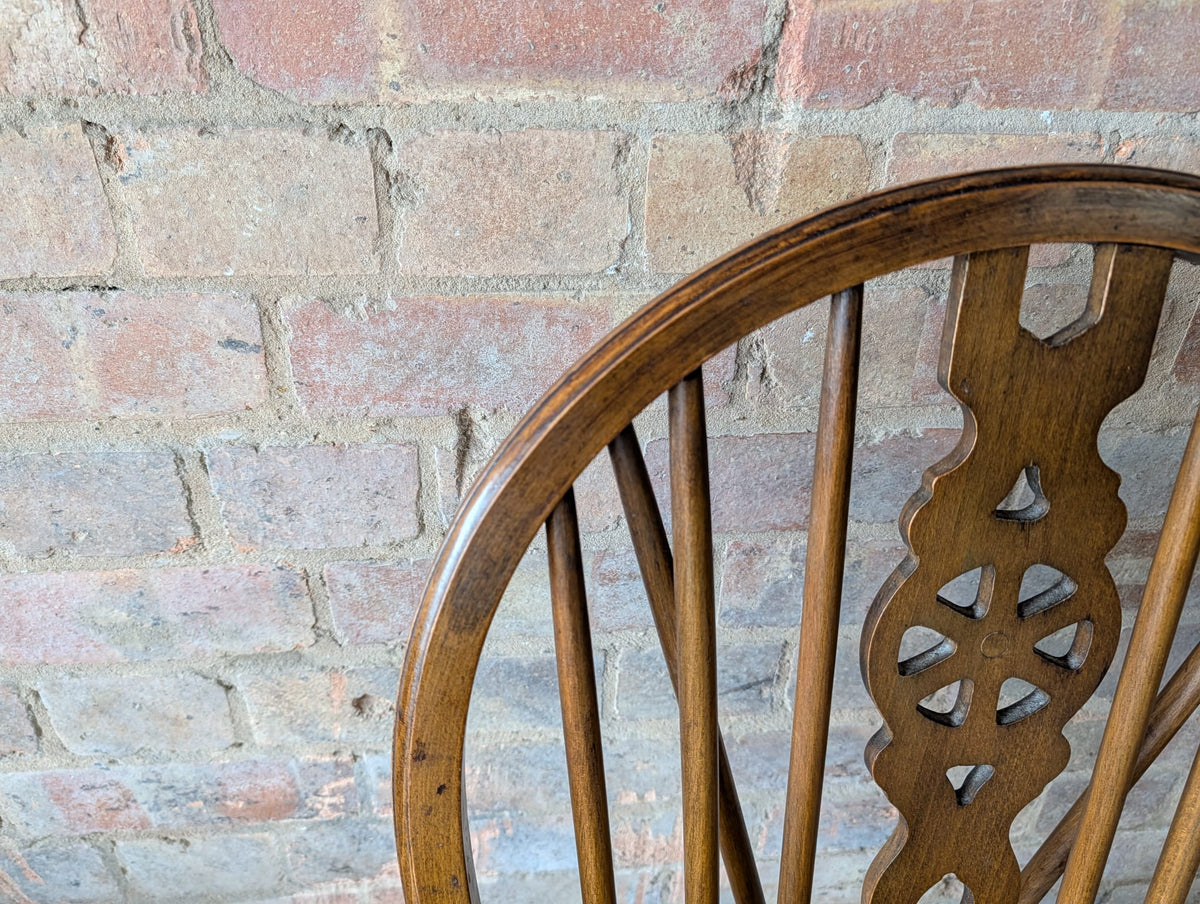 Set Of 6 Vintage Elm & Ash Wheelback Windsor Dining Chairs Includes 2 Carvers