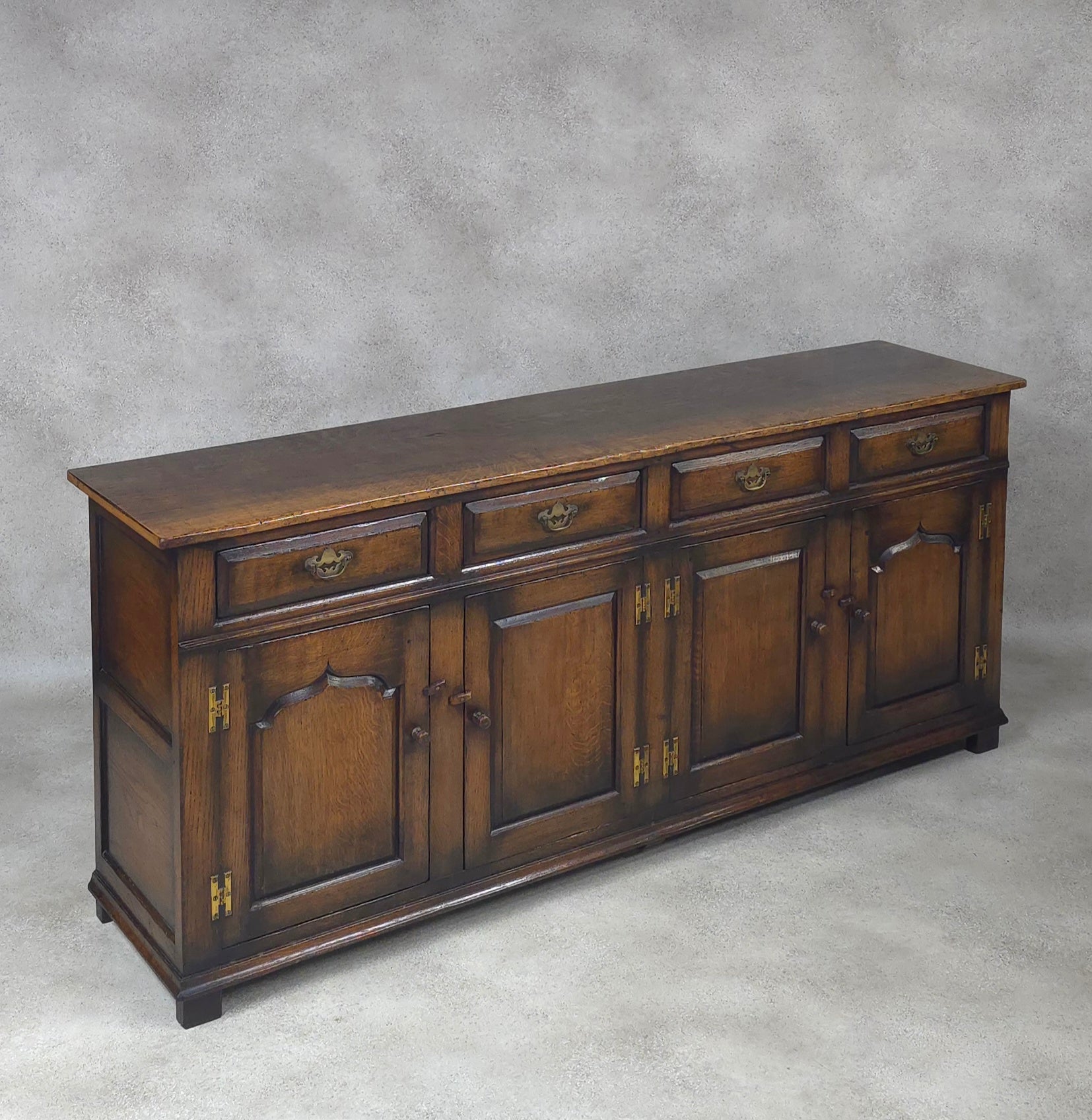 Large Handcrafted Titchmarsh & Goodwin Solid Oak 4-Door Sideboard Dresser Base Ogee Panel