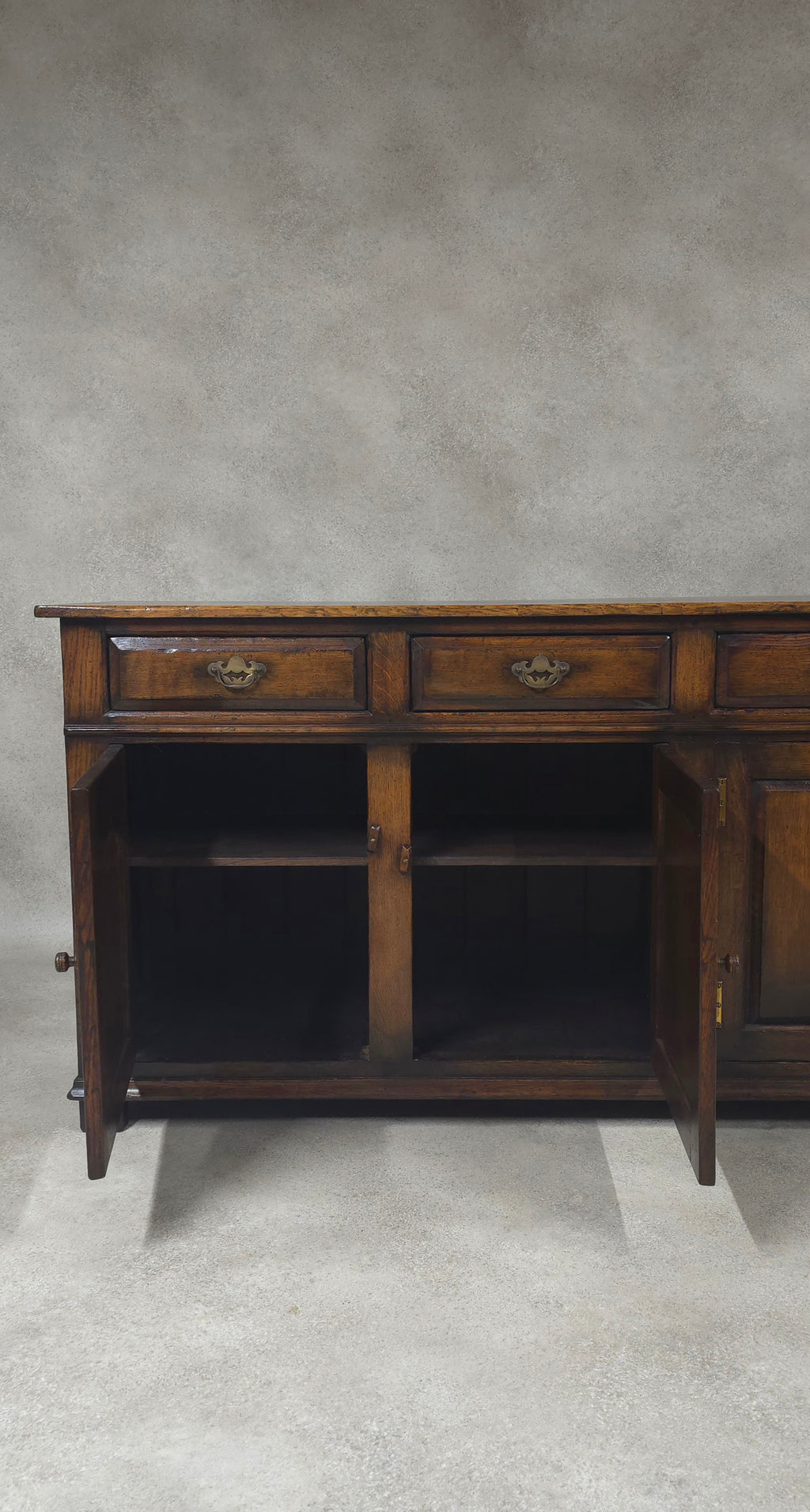 Large Handcrafted Titchmarsh & Goodwin Solid Oak 4-Door Sideboard Dresser Base Ogee Panel