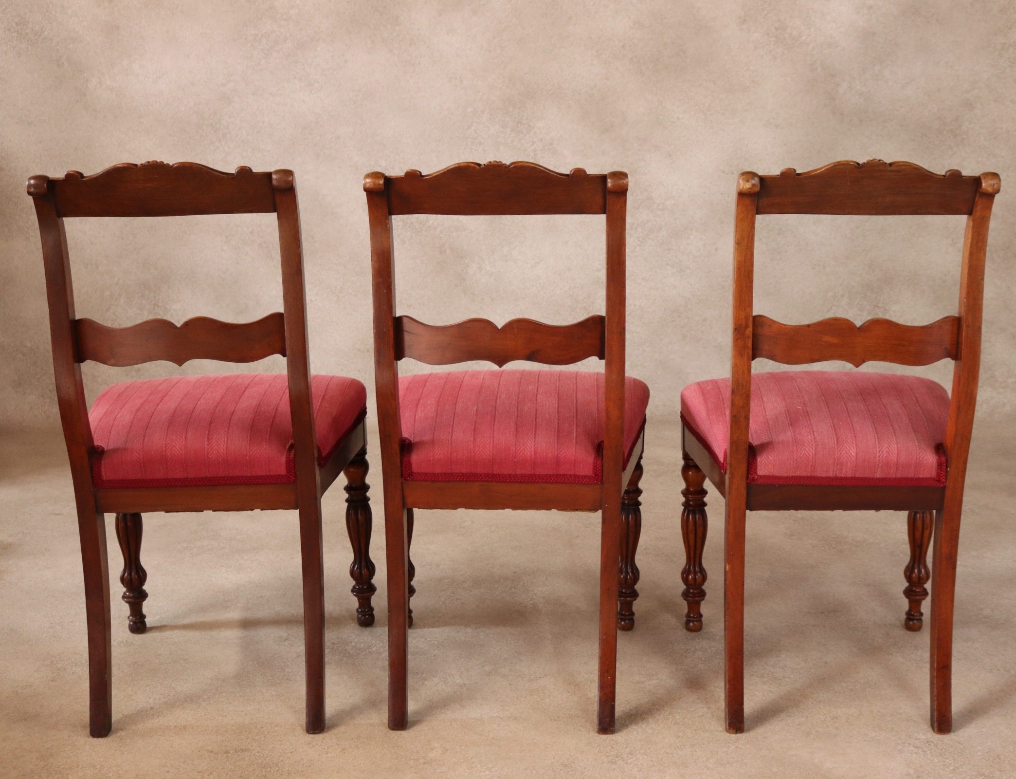 Set of 6 Late Victorian Antique Walnut Dining Chairs with Carved Crest Rails