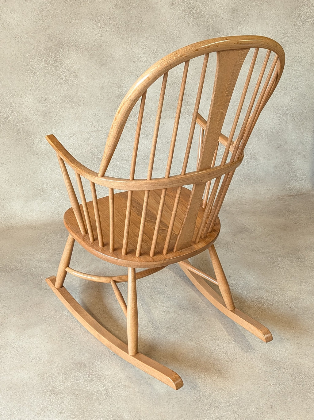 Ercol Chairmakers Rocking Chair With Crinoline Stretcher - Light Ash