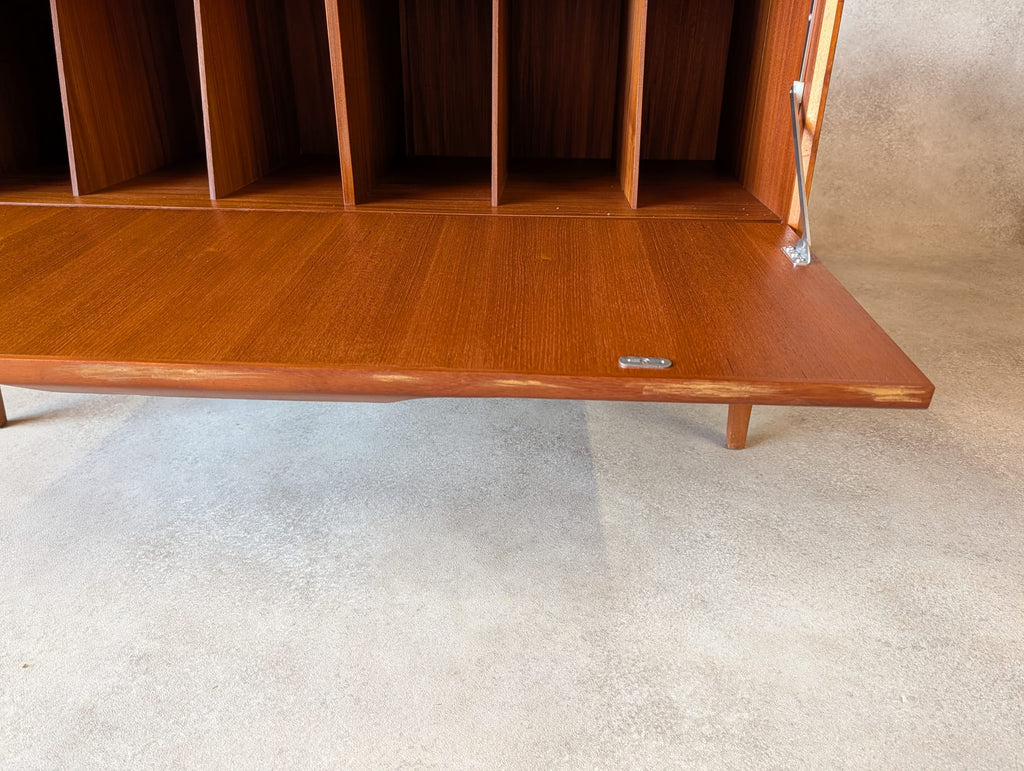 Mid Century Dynatron Teak Record Cabinet /Vinyl LP Storage Media Cupboard 1960s