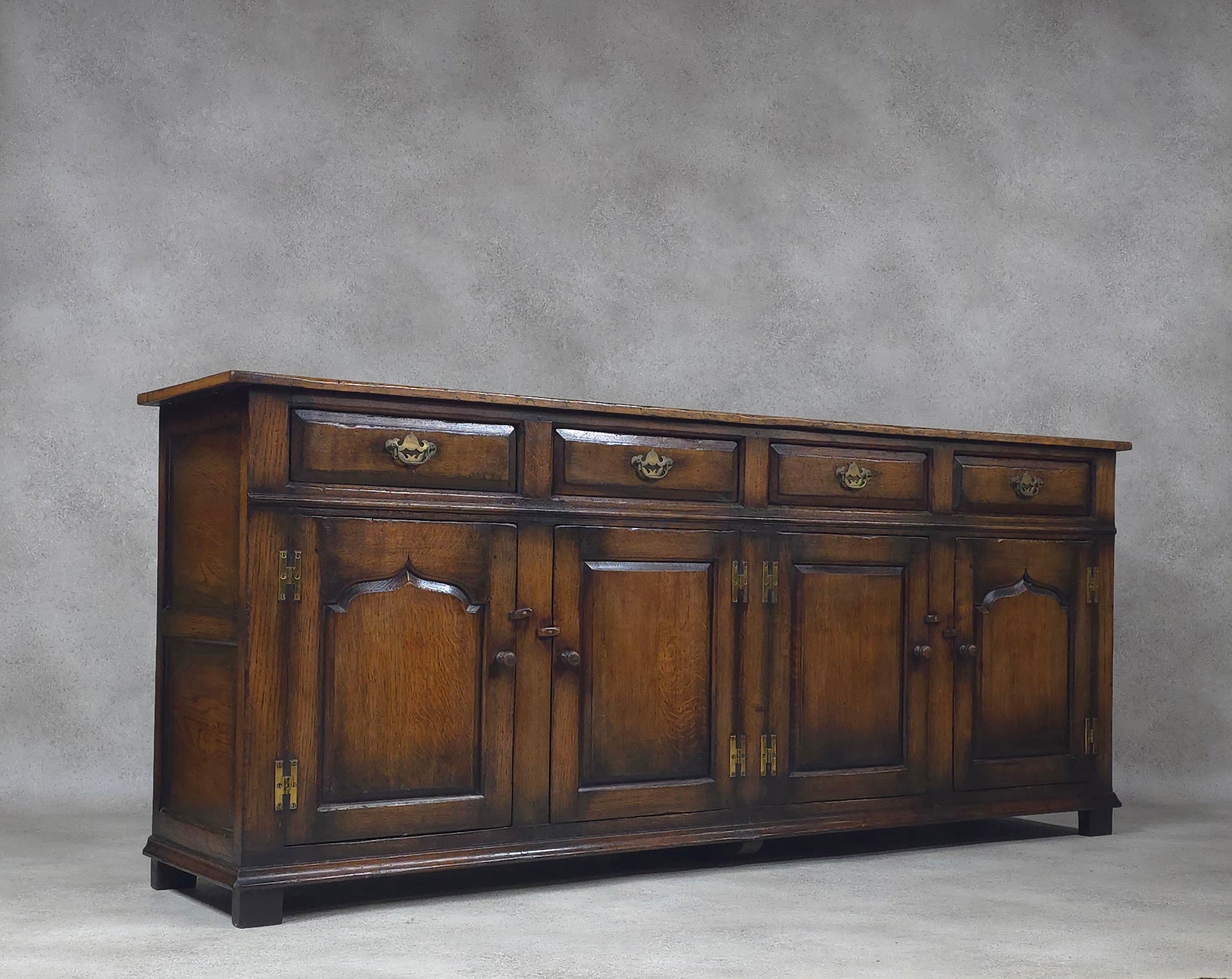 Large Handcrafted Titchmarsh & Goodwin Solid Oak 4-Door Sideboard Dresser Base Ogee Panel