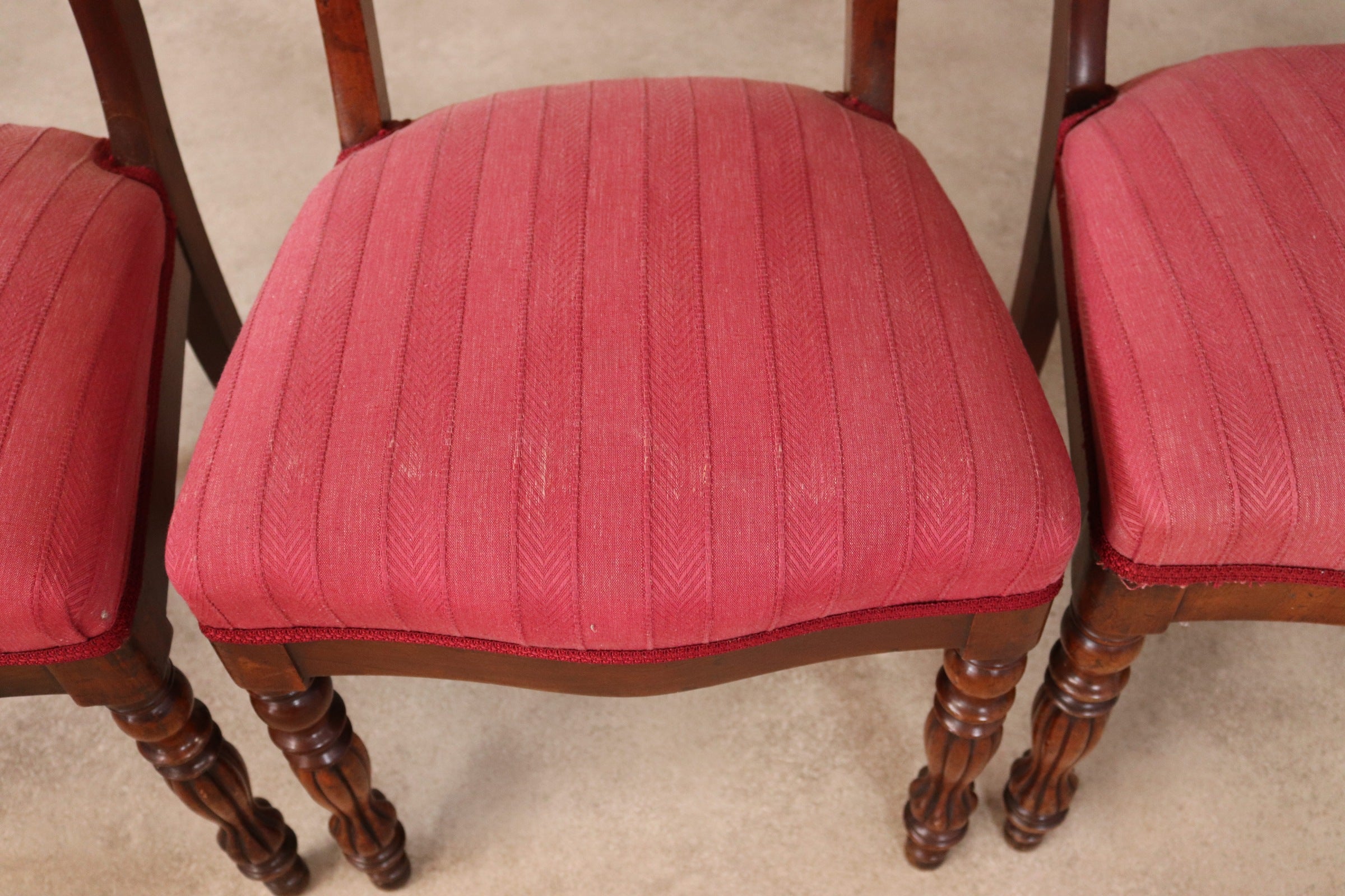 Set of 6 Late Victorian Antique Walnut Dining Chairs with Carved Crest Rails