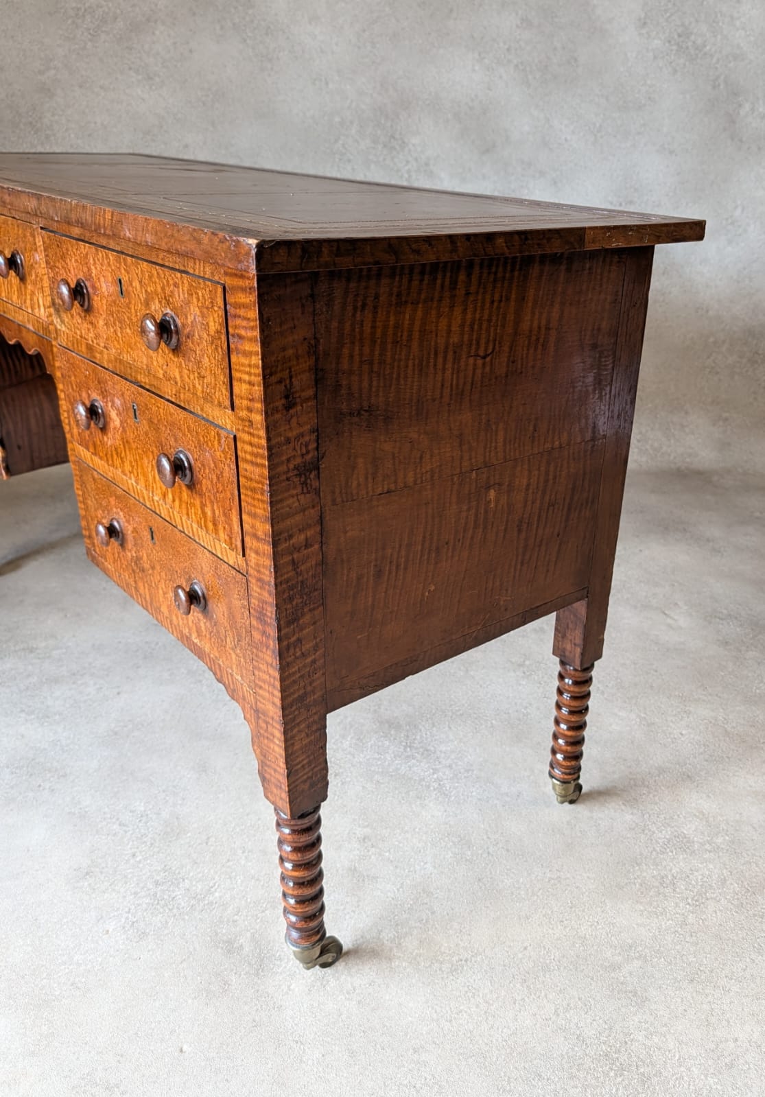 Antique Victorian Burr Walnut & Fiddleback Kneehole Desk With Bobbin Legs c.1890