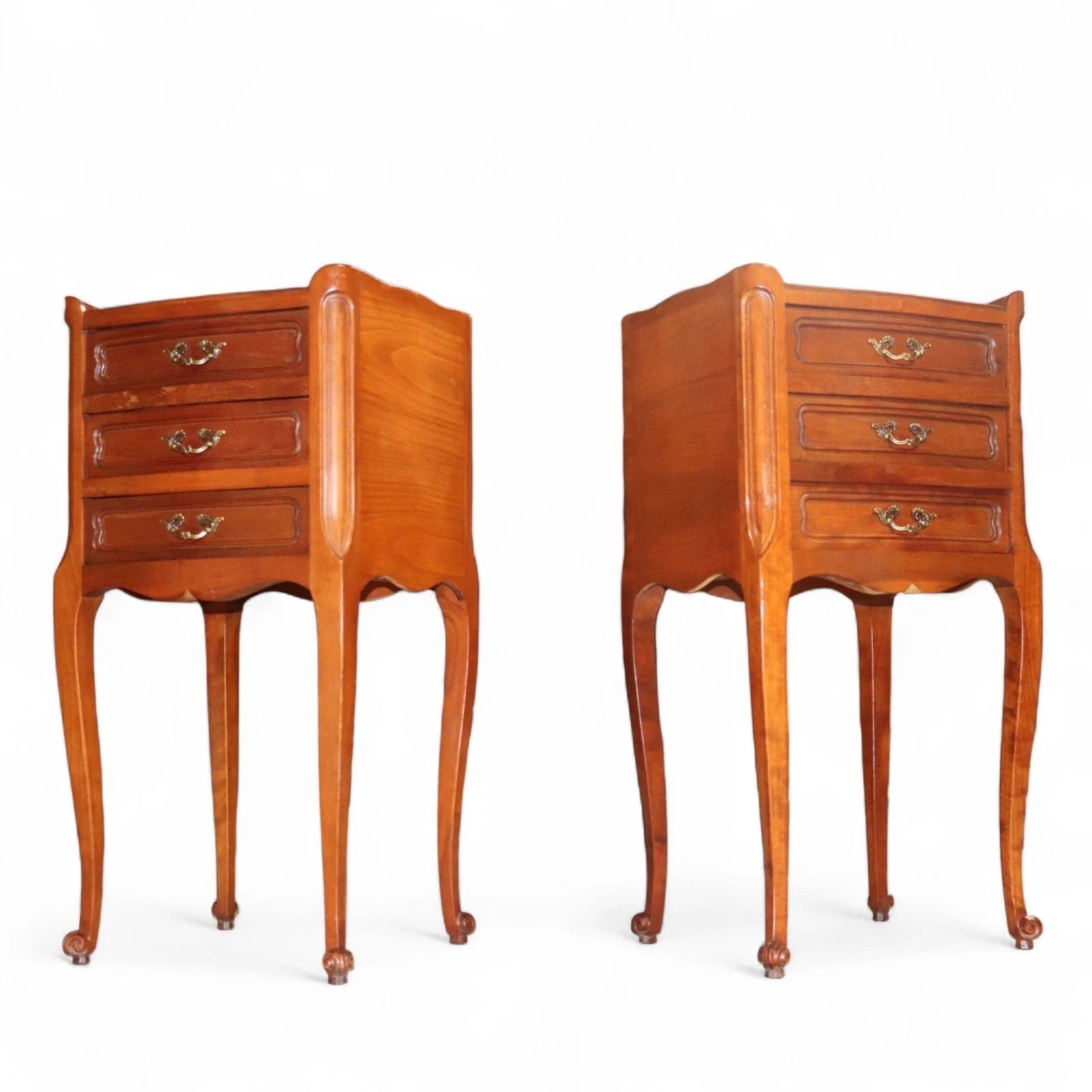 Pair Of Vintage French Walnut Louis XV Style Bedside Chests / Nightstands