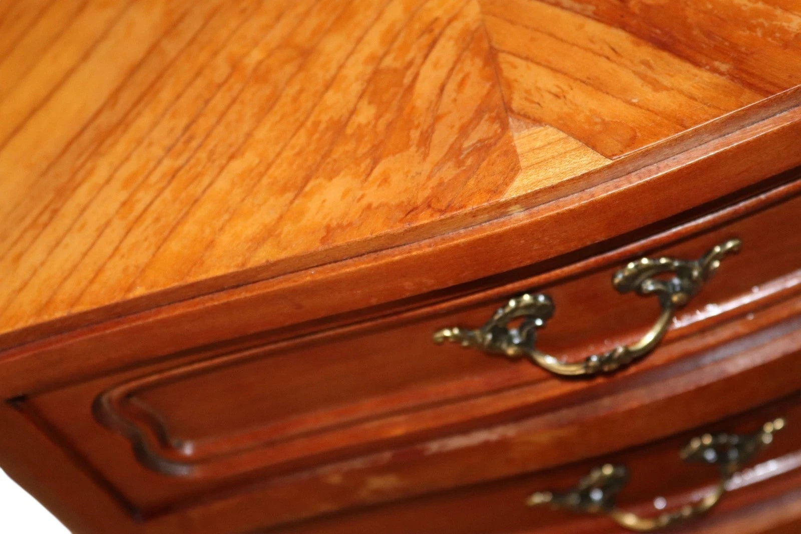 Pair Of Vintage French Walnut Louis XV Style Bedside Chests / Nightstands